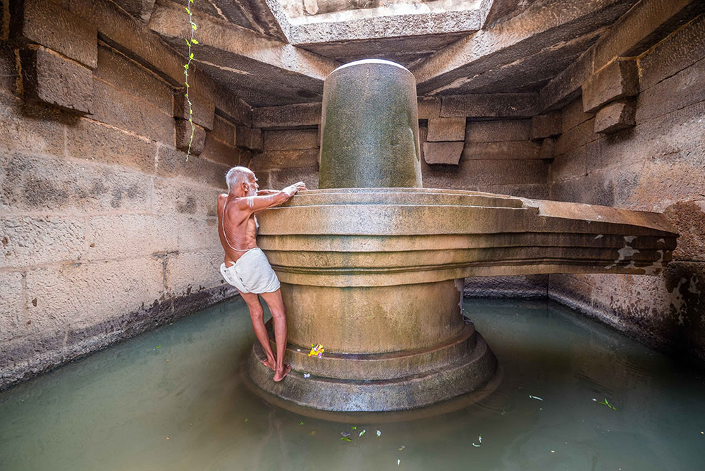 Badavi Linga, Hampi